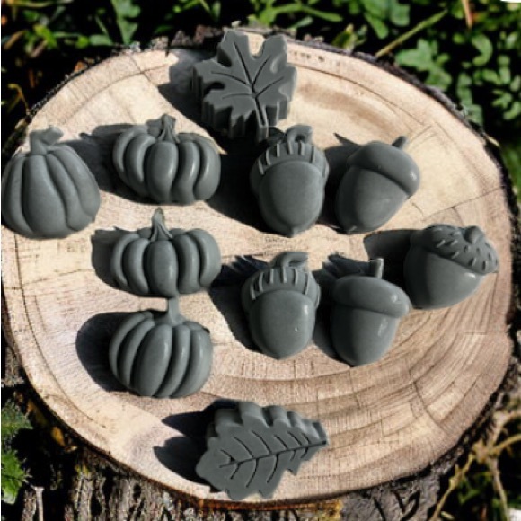 3 Hand Crafted Soap Charcoal Eucalyptus & Vanilla - Picture 2 of 8